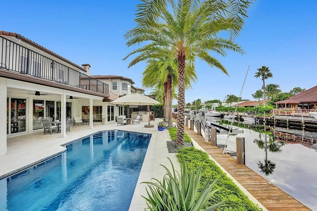 Home Of The Day A Coastal Chic Waterfront Home In Lighthouse Point