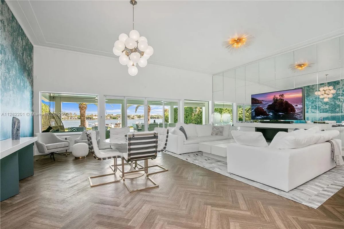 Home Of The Day Modern Waterfront Luxury On Exclusive Stillwater Drive