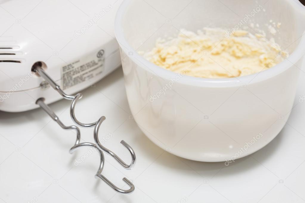 Essential Tips on How to Use Dough Hooks on a Hand Mixer Home Prime