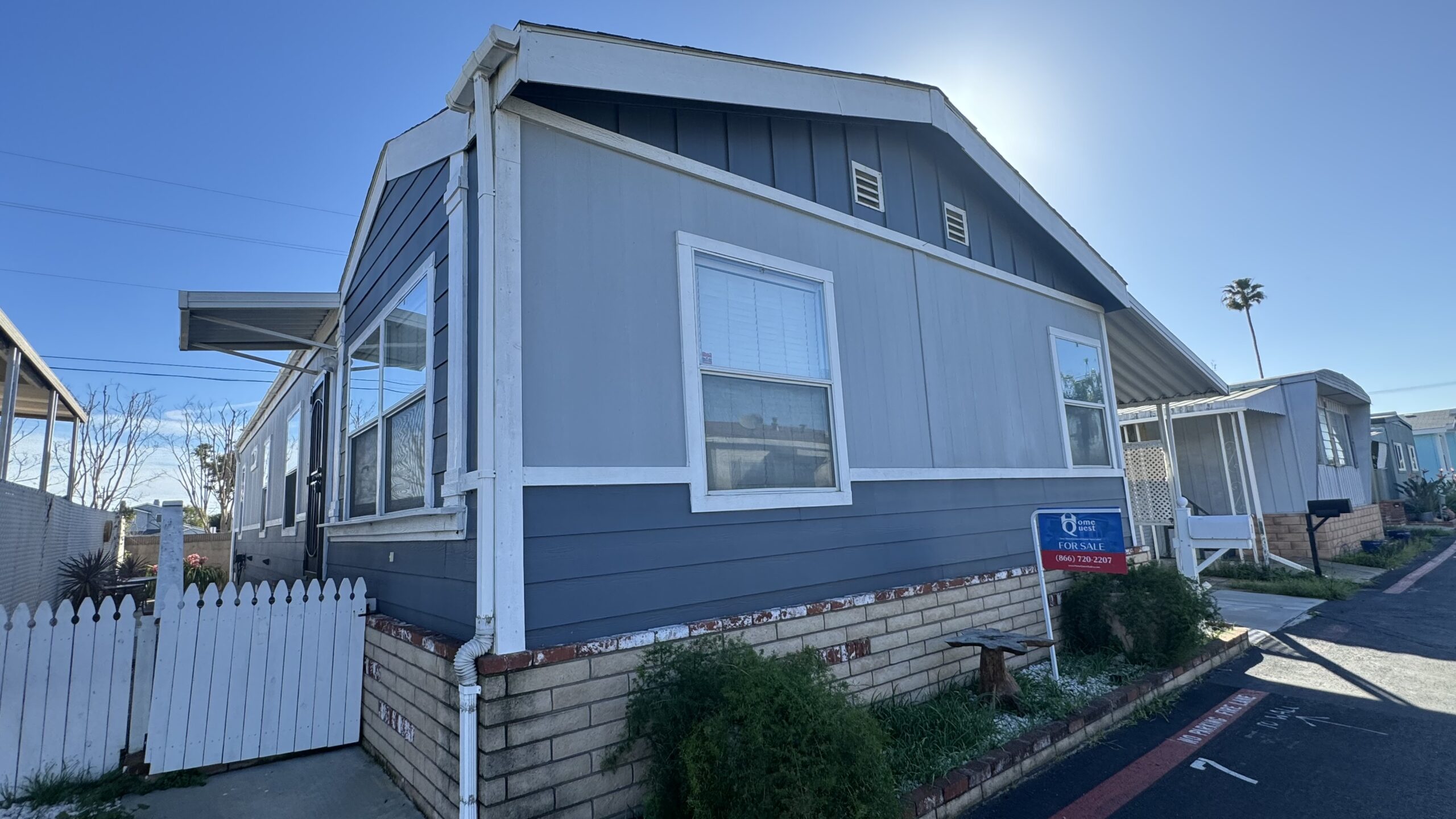 Manufactured Home for Sale in Knolls Manor Space 7 in Torrance, CA