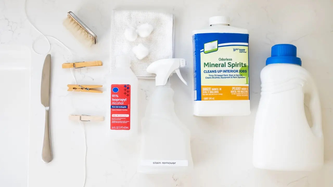 How to Clean Clothes of Acrylic Paint