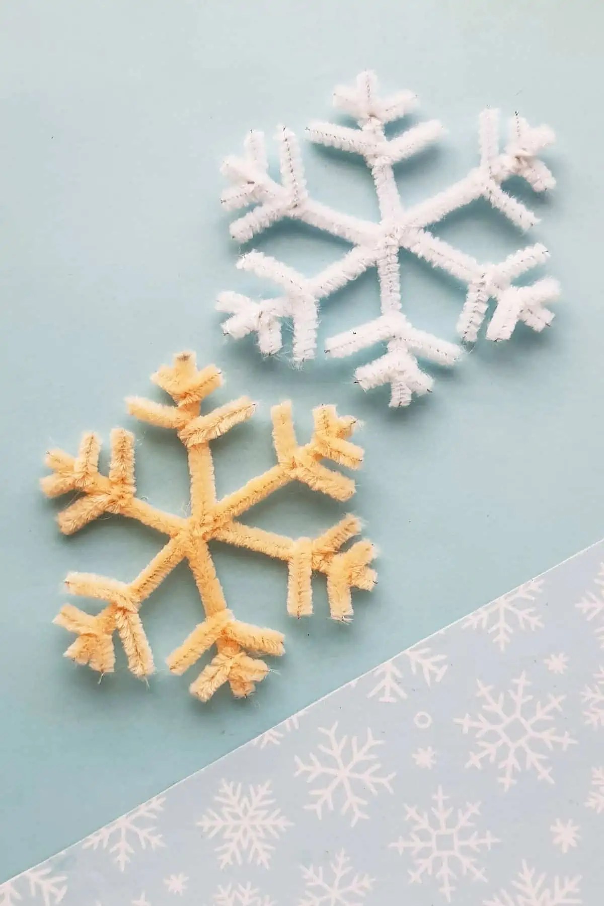 40 Simple Christmas Pipe Cleaner Crafts for Kids
