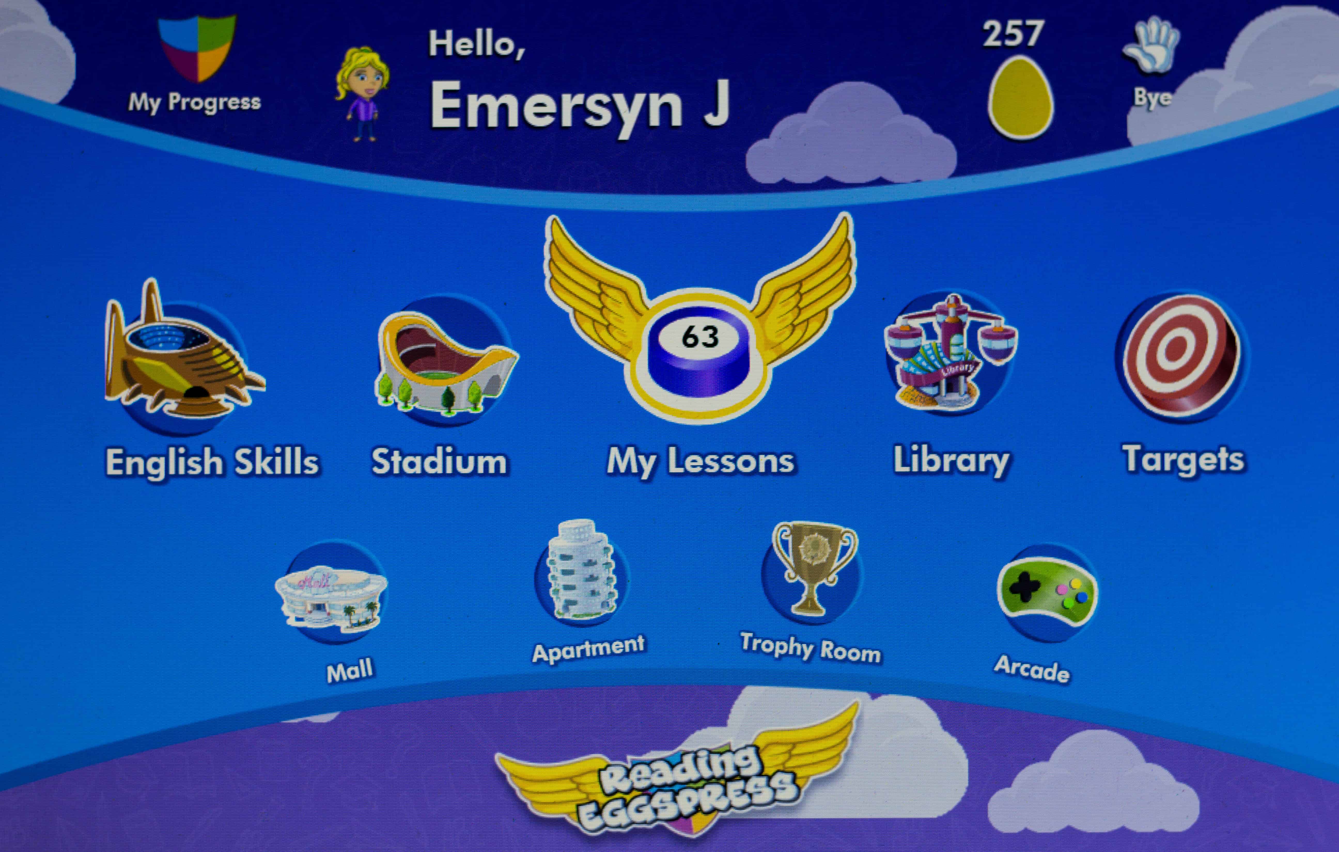 Fun online reading games help struggling readers to obstacles