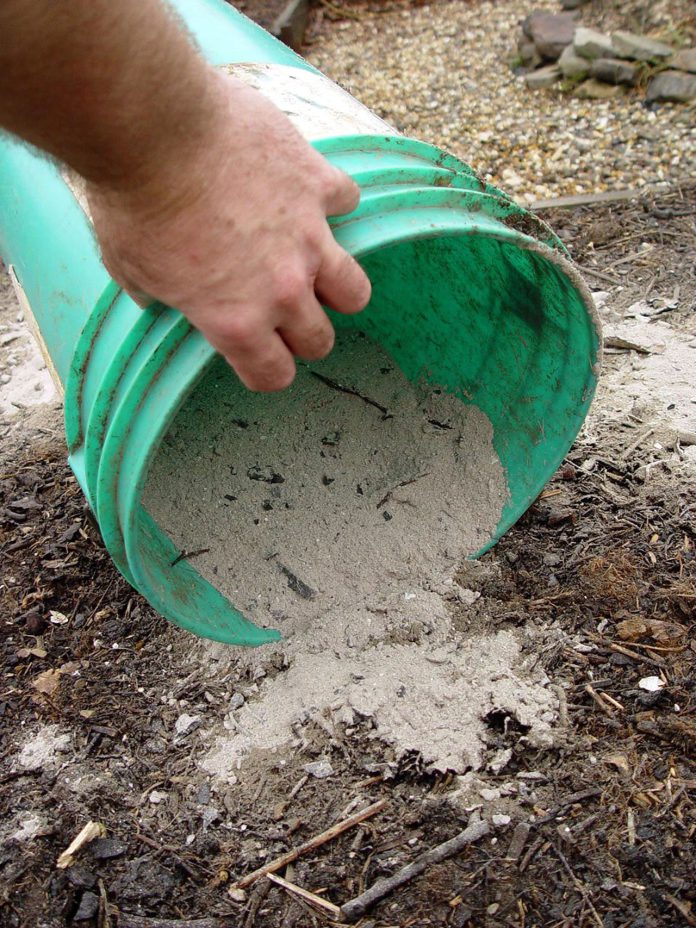 Ash bucket with lid, shovel and hand. Web wood ashes can be used to raise the ph of soil in a garden to make it less acidic. 14 Creative Ideas You Can Do Using Fireplace Ashes in Your Home