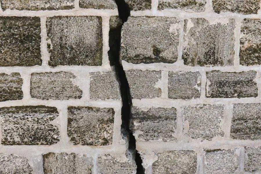 How To Fix Large Cracks In Walls StepByStep Homestead & Prepper