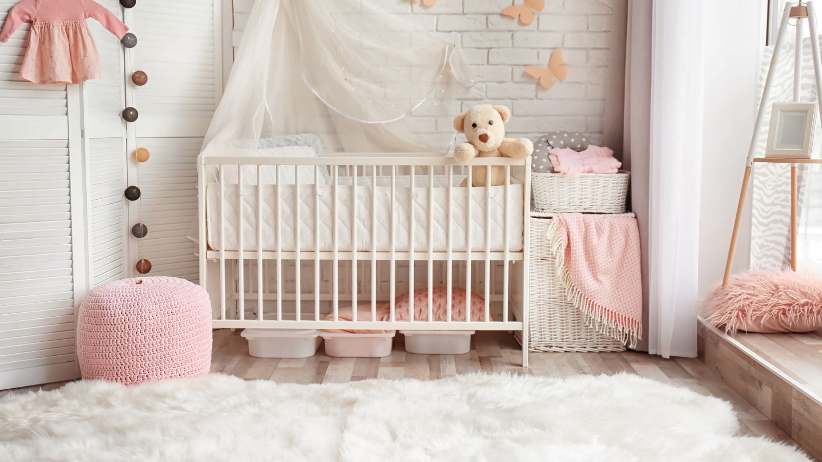 crib in bedroom