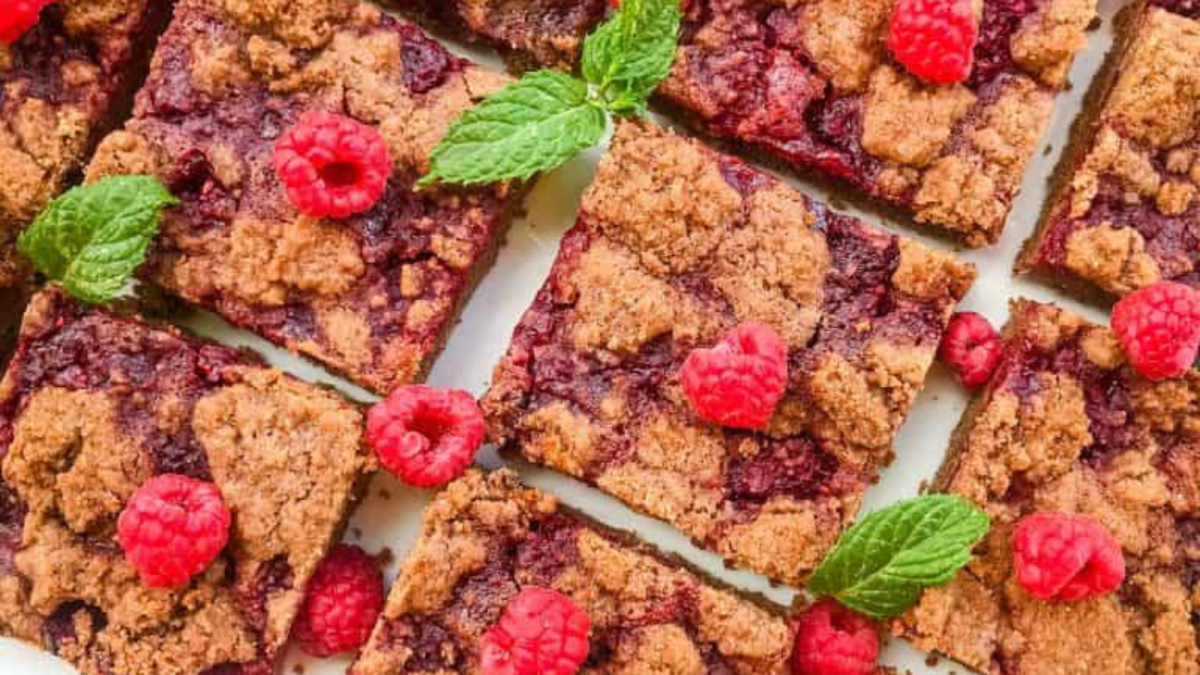 Chocolate Raspberry Crumble Bars