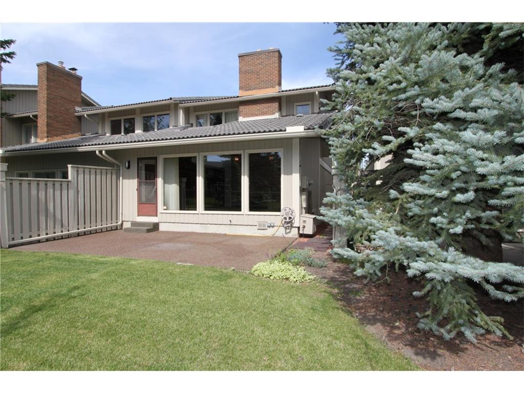 Spacious townhouse in the beautifully kept secure gated complex of