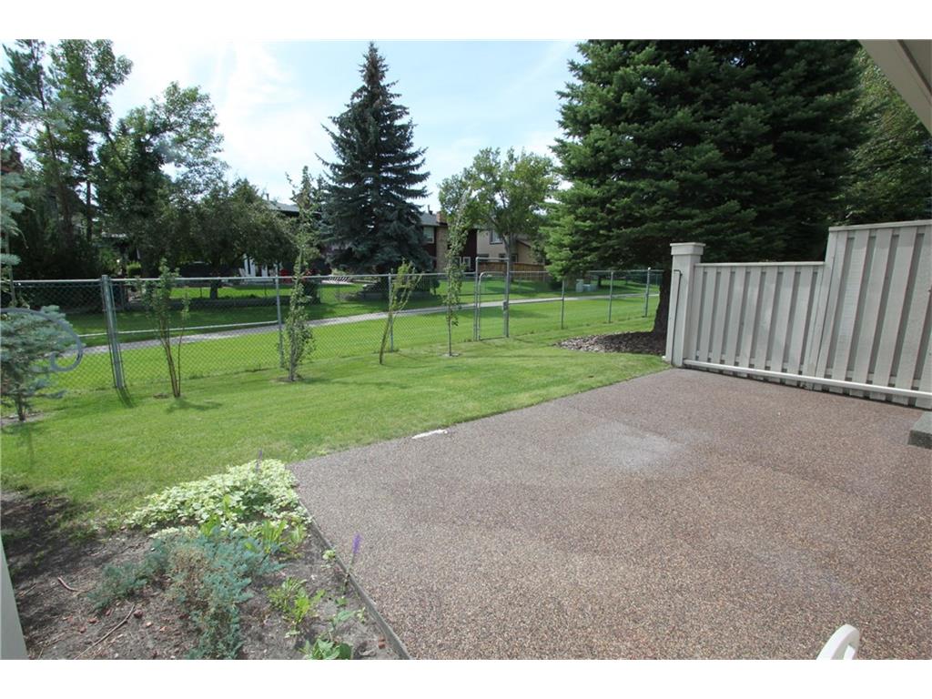 Spacious townhouse in the beautifully kept secure gated complex of