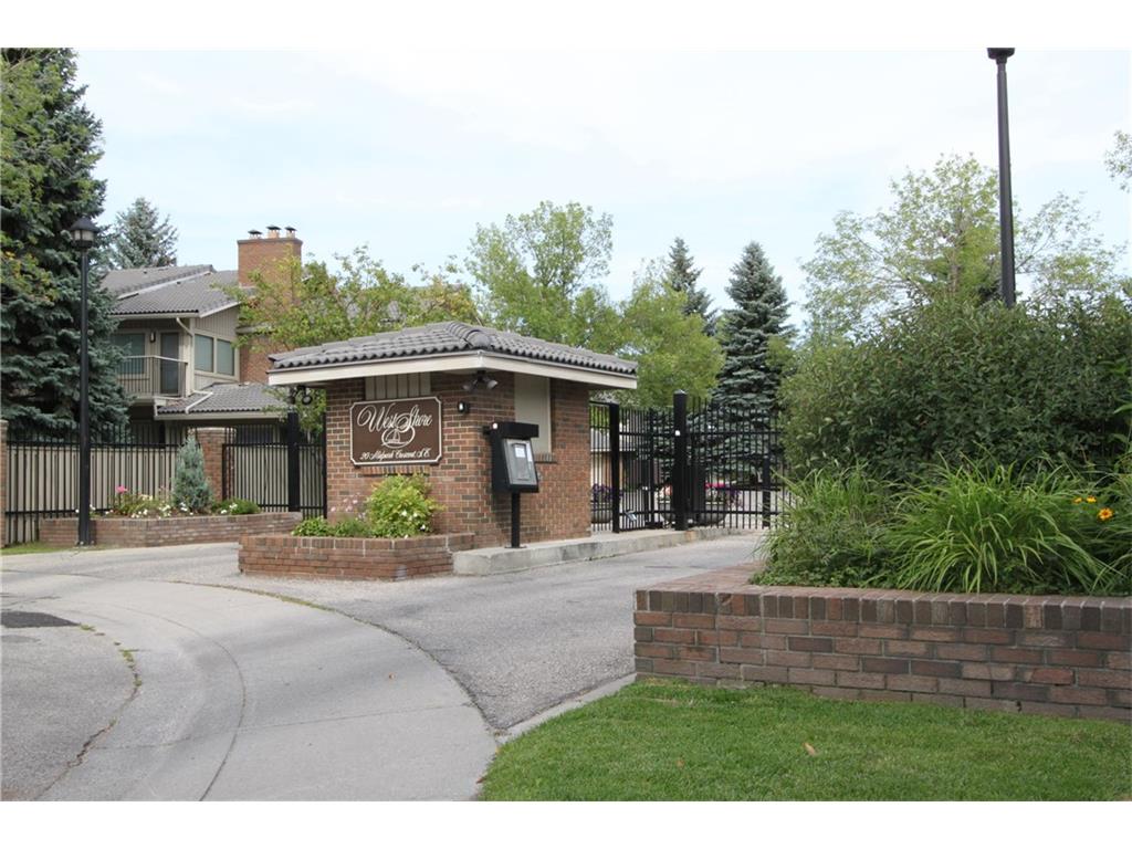 Spacious townhouse in the beautifully kept secure gated complex of