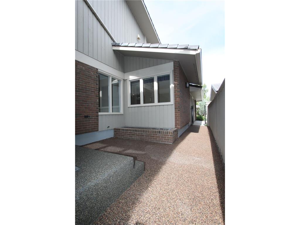 Spacious townhouse in the beautifully kept secure gated complex of