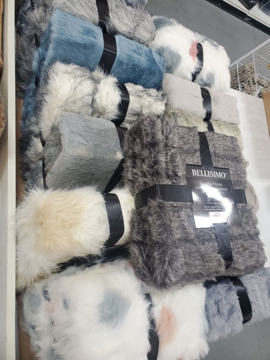 Heavy Faux Fur Throws 50″x60″ (400900GSM Assorted) HOME TEXTILES INC.