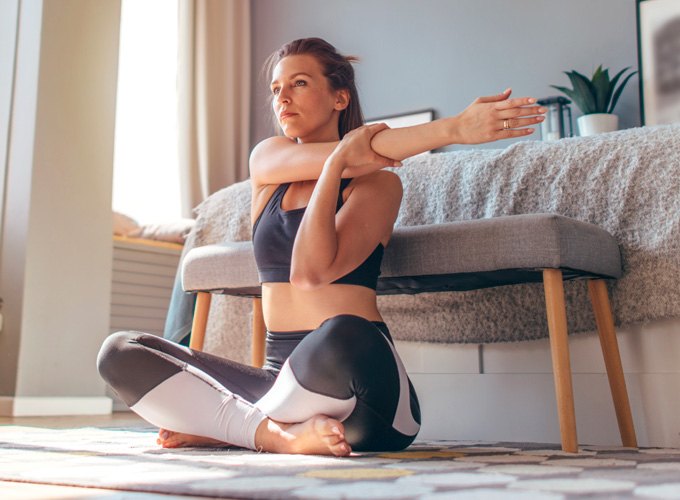 Arm Crossover Stretch How To Do Properly & Muscles Worked