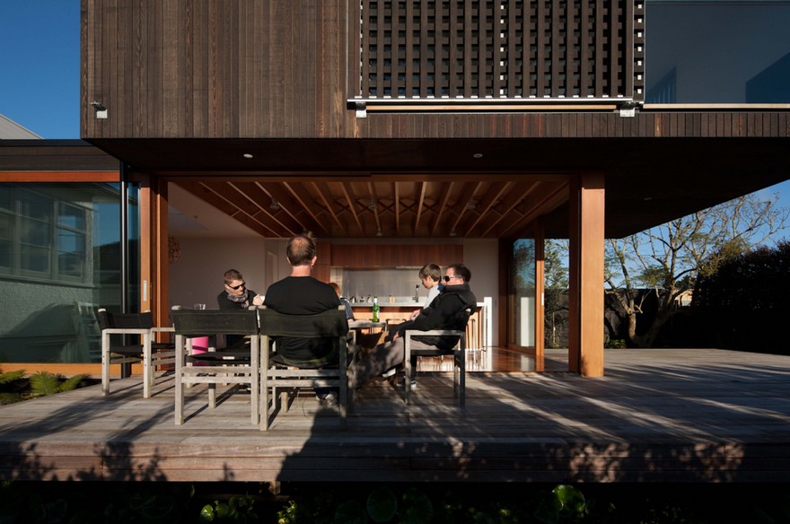 Contemporary Extension and Addition to a Beach House in Westmere, Auckland