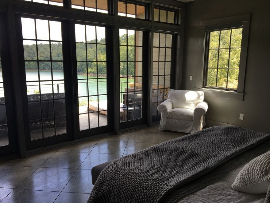 This Glass Farmhouse Offers Uninterrupted Views Of Smith Lake, Alabama