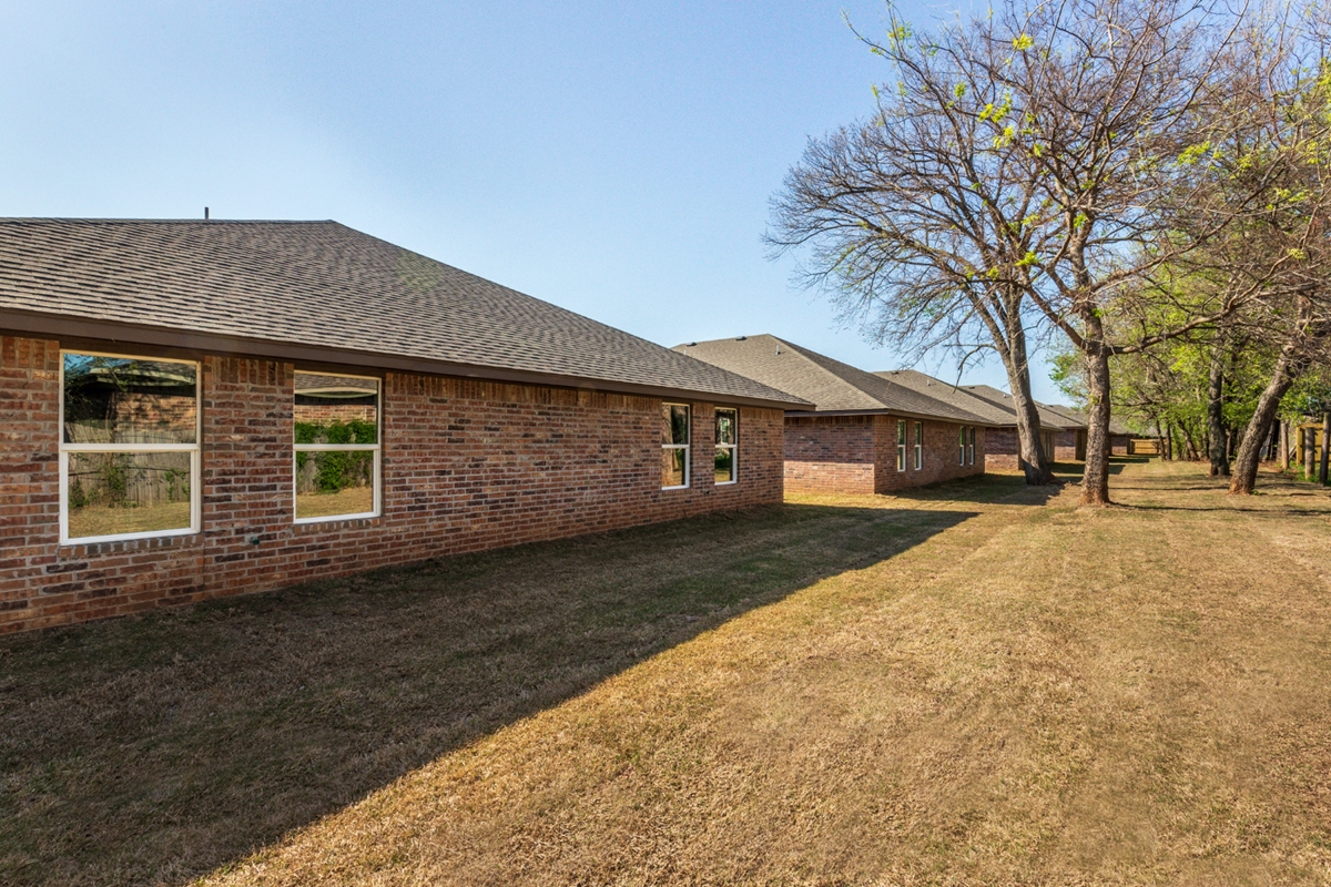 Rental Listing for 400 Chalk Hill Ct Homeworx Sales & Leasing