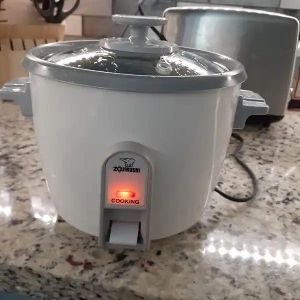 Zojirushi NHS06 3Cup Rice Cooker (Tested & Reviewed)