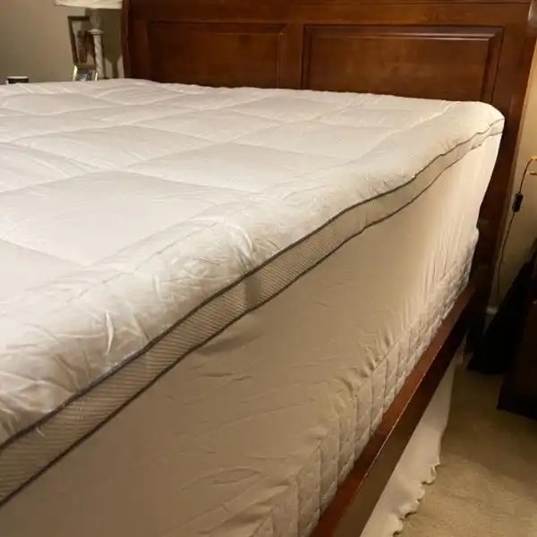 ViscoSoft 4 Inch Mattress Topper For Dorm Bed (Tested & Reviewed)