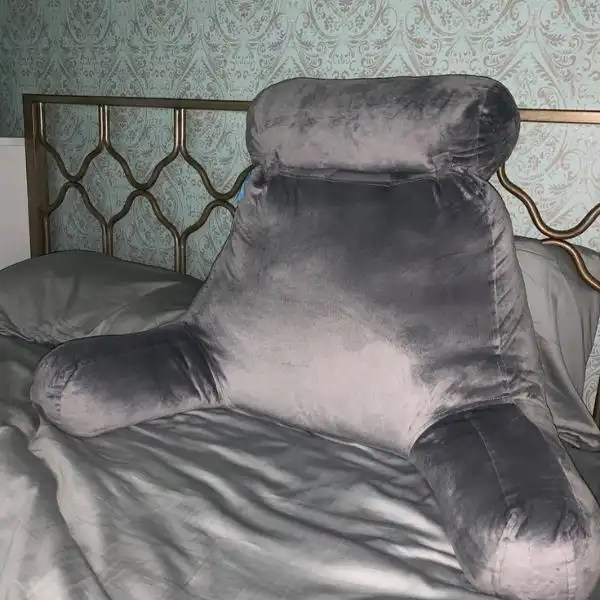 Watching TV in Bed ZOEMO Pillow (Tested & Reviewed)