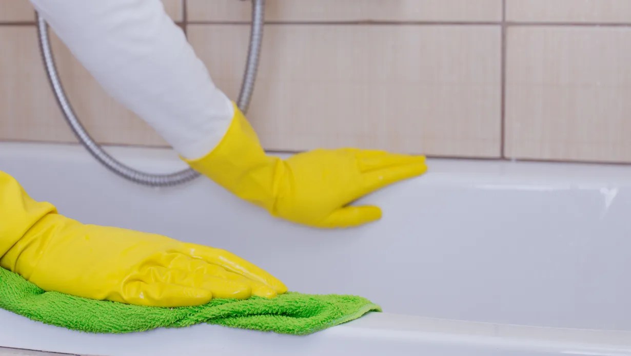 How to Clean a Fiberglass Shower in the Right Way?