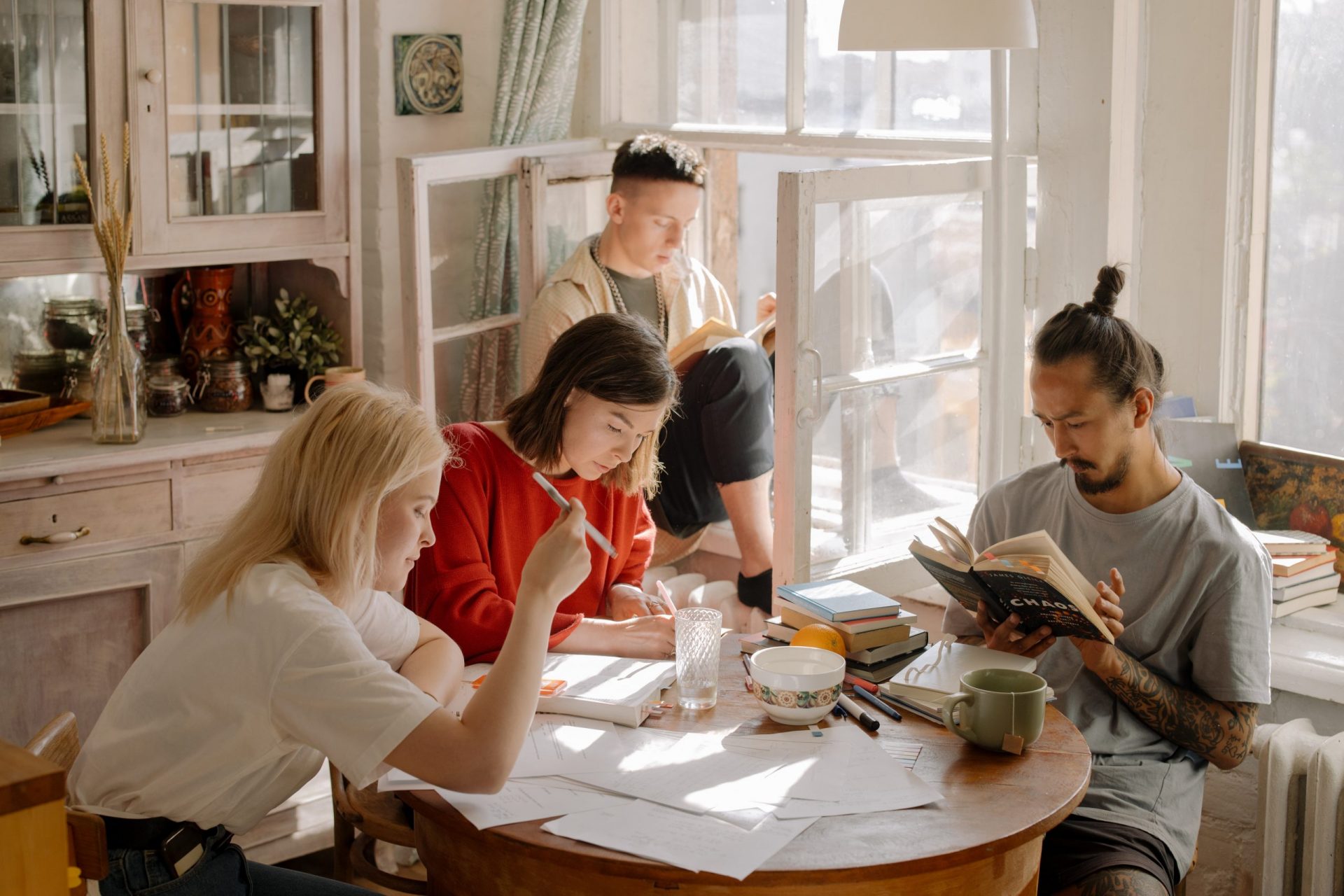 The 8 best qualities to look for in a roommate Hominext