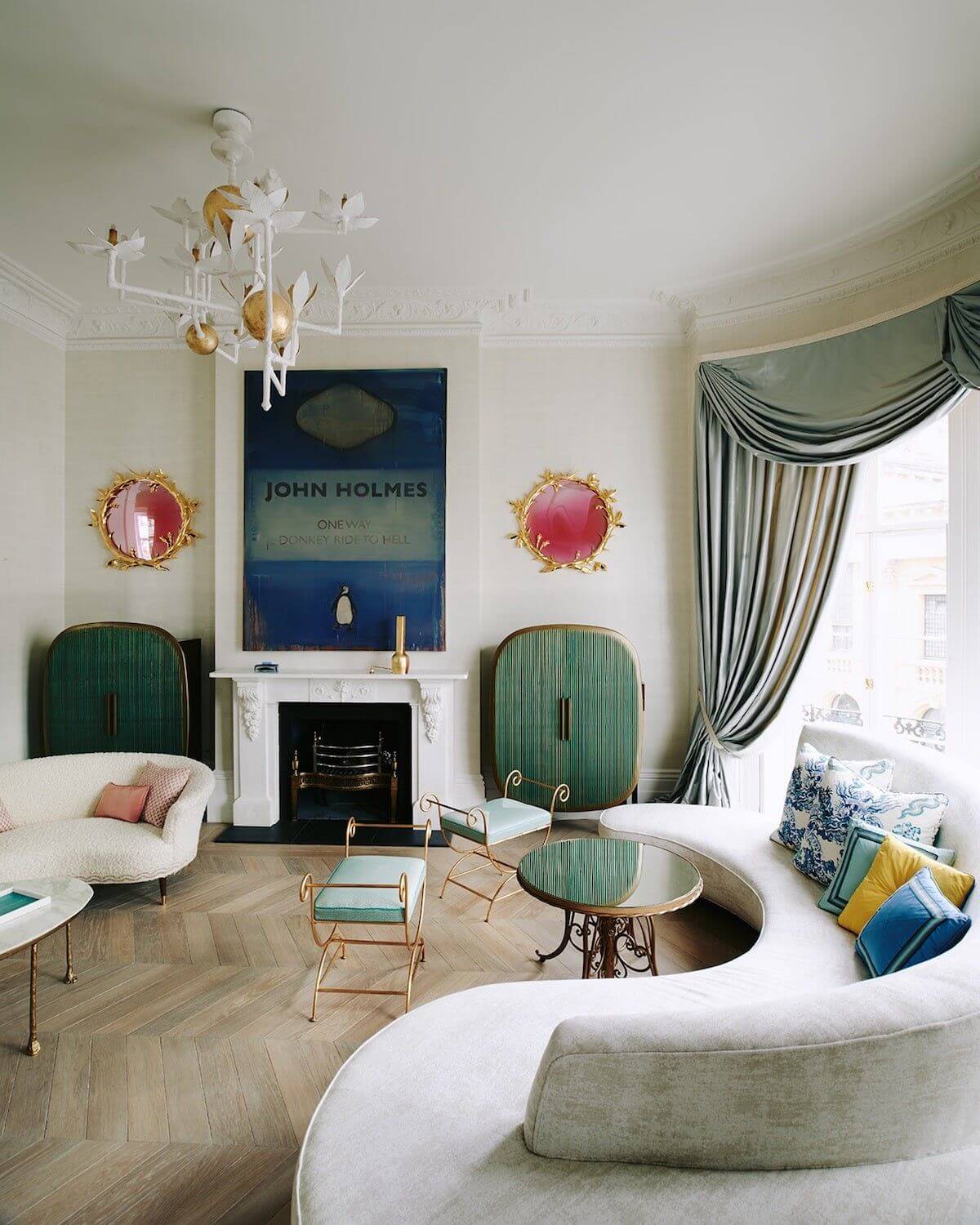 10 Most Beautiful And Trendy Living Rooms With Round Sofas Hommés Studio