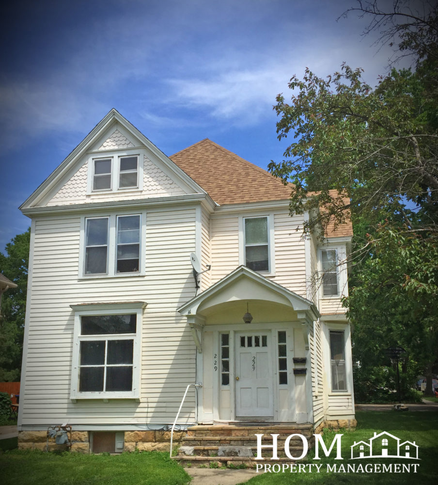 3 Bedroom 229 Center St, Mankato MN Available August 1, 2024 HOM