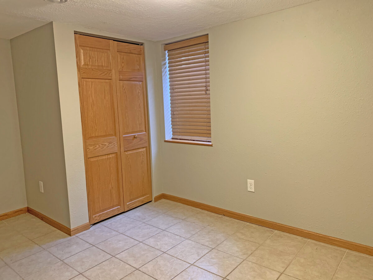 3 Bedroom 1049 Center St 3, North Mankato MN Available May 2025