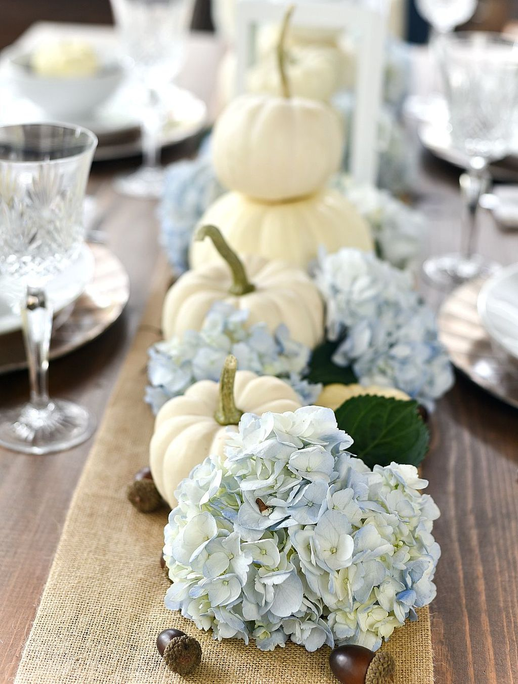 Simple Fall Table Decoration Ideas 05 HOMYSTYLE