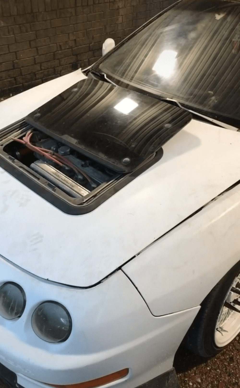 Integra Owner Turns Electric Sunroof Into an 'Engine Display'