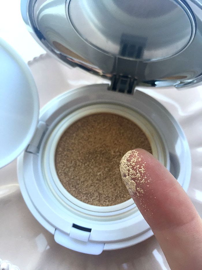IT Cosmetics CC Veil SPF 50 Foundation Cushion Compact Honestly Jamie
