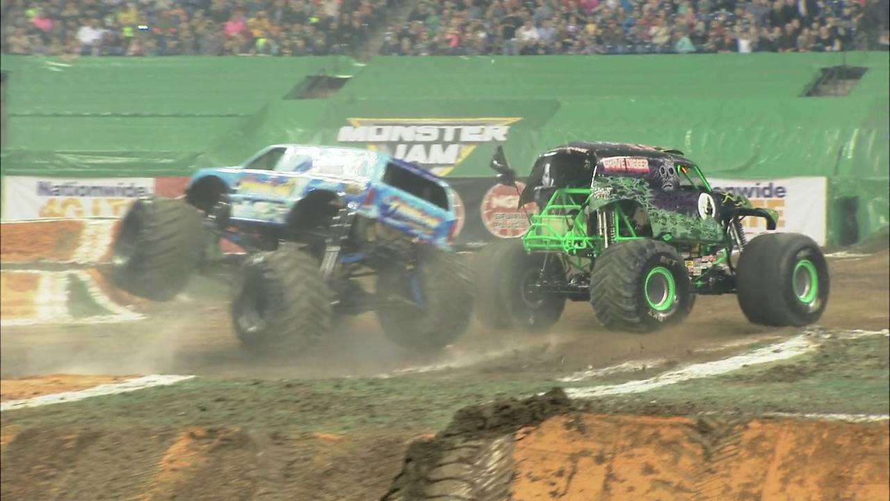 Hooked and Grave Digger Crash Indianapolis 2016 Hooked Monster