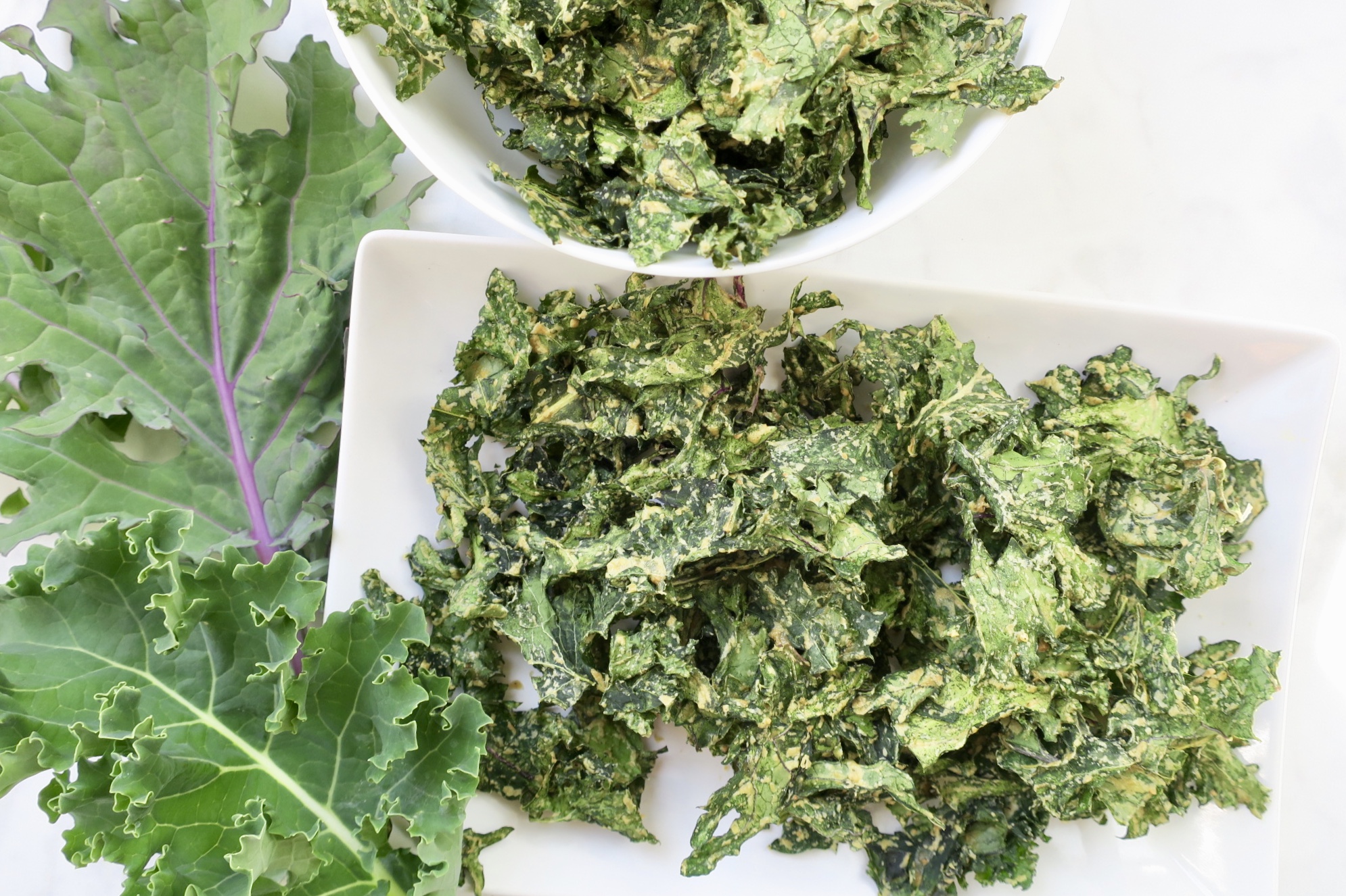 Garlicky Dill Pickle Kale Chips