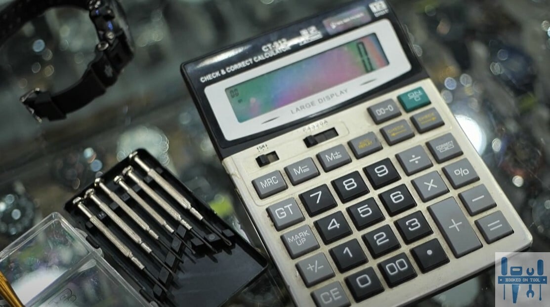 How To Use A Precision Screwdriver? (5 Easy Steps) HookedOnTool