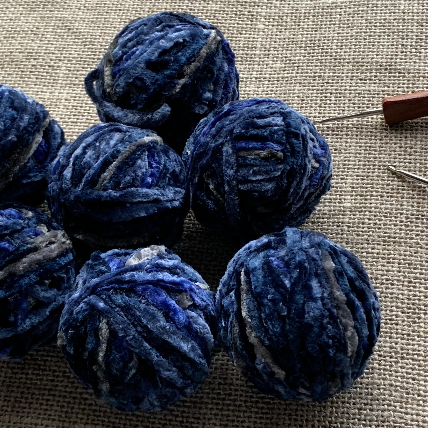 Deep Sea Crushed Velvet Yarn Hooked On Wool