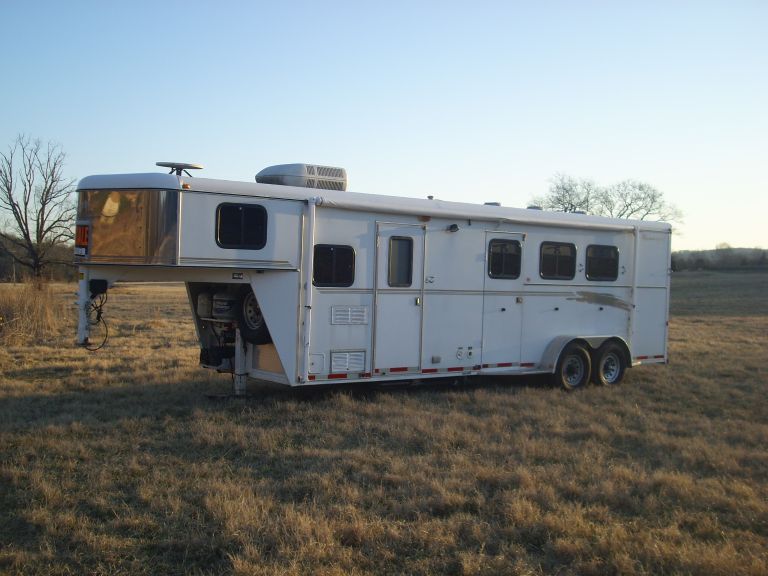 2001 Bison 3 Horse Trailer W/ Living Quarters Hooked Up Trailers