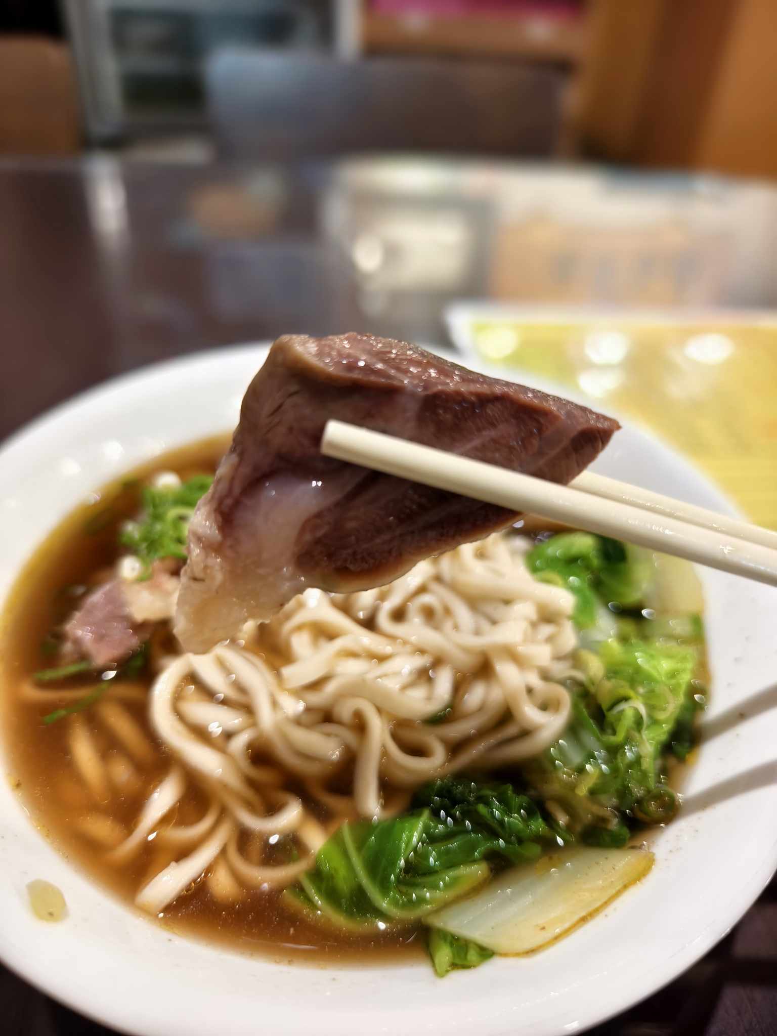 竹北美食推薦｜揭家牛肉麵：半斤半肉的滿足，老字號的人情味