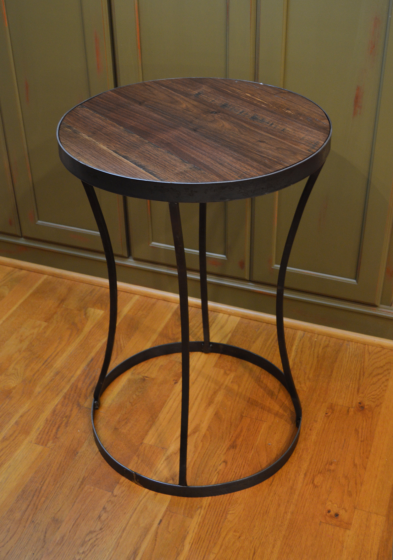 round small end table Hooper Handcrafted