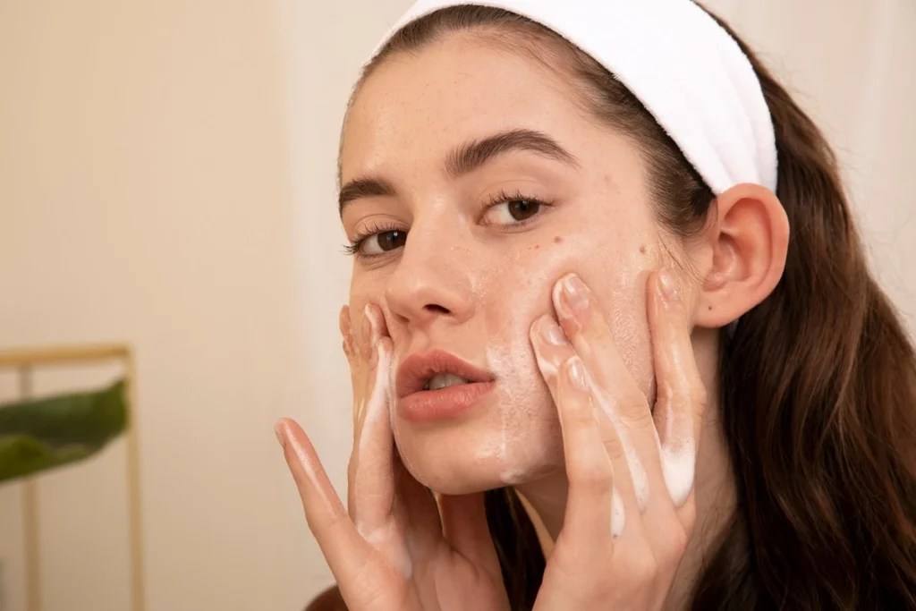Mastering Your Skincare Ritual Discover the Magic of Using a Headband