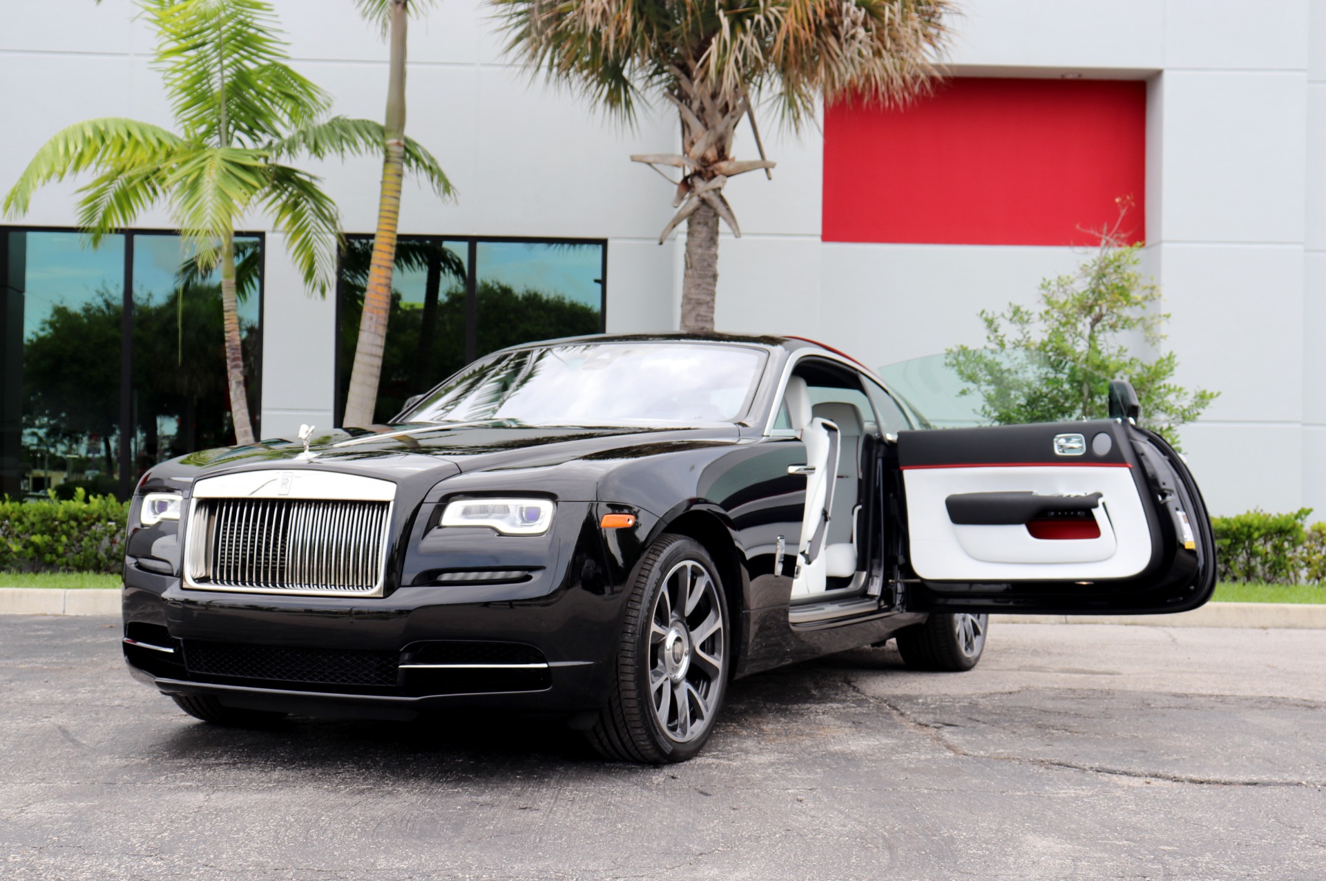 Introduction to Luxury Car Rental Atlanta Services HooShout