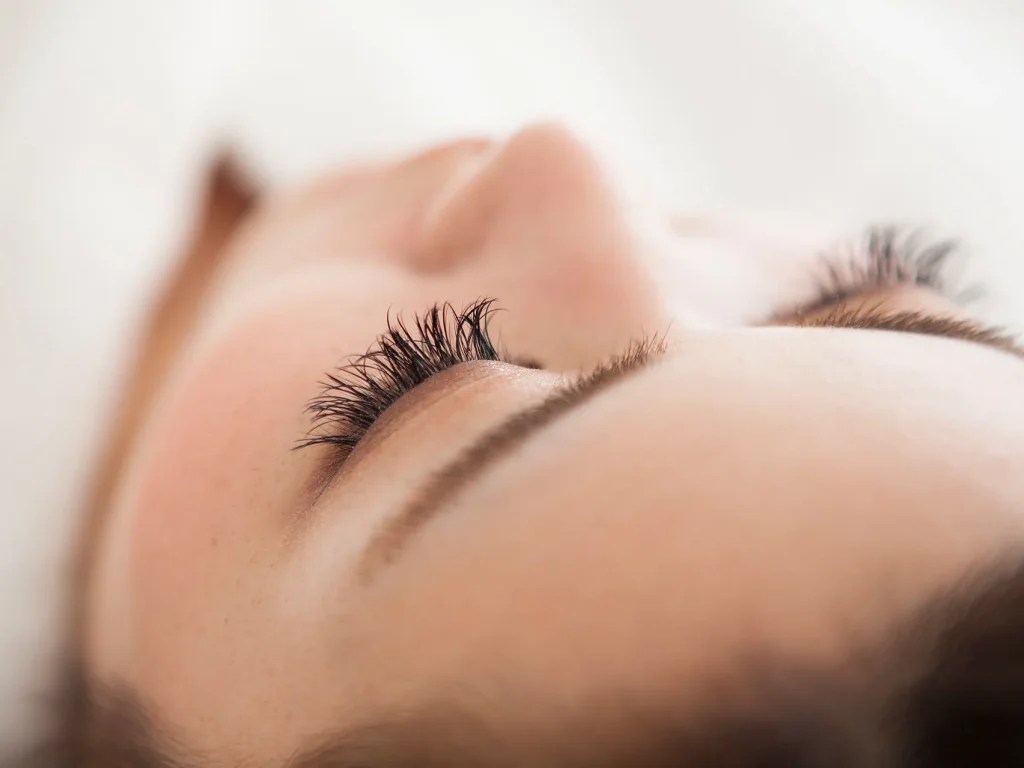 StepbyStep Guide How to Take Lash Extensions Off Gently and