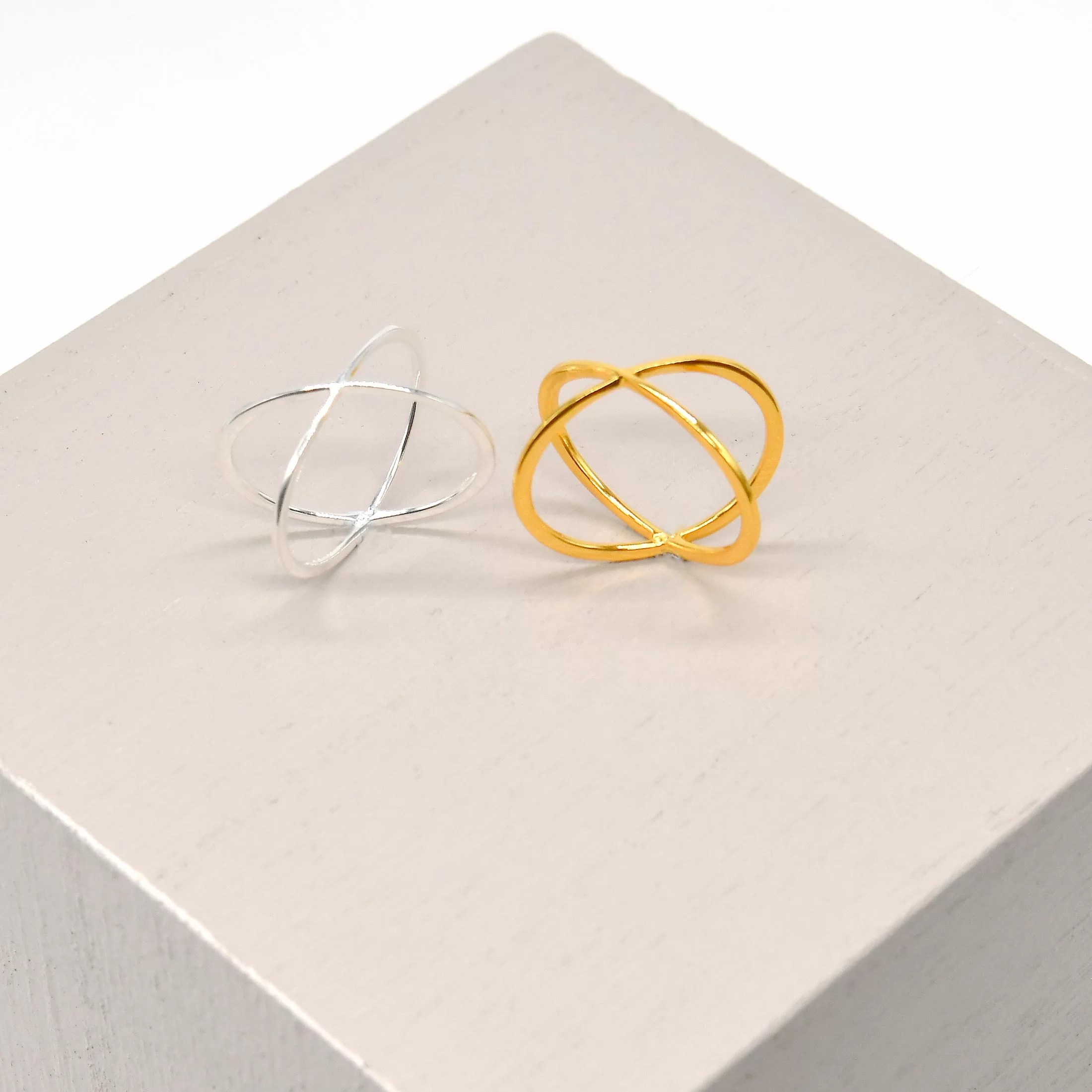 Atomic Criss Cross X Ring