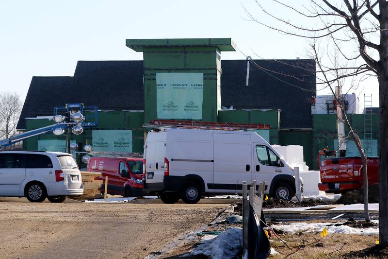 Crystal Lake Apartment Complex to PreLease this Spring