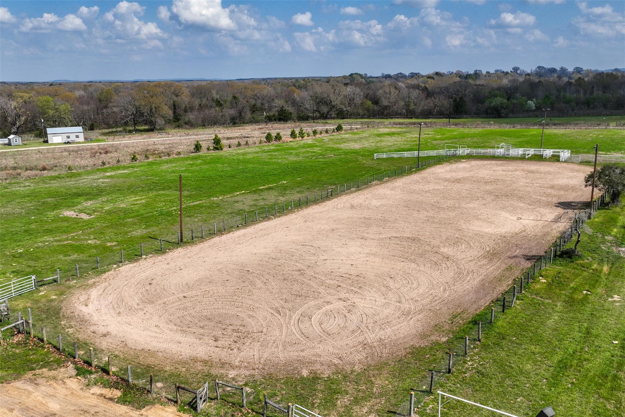 10.69 acres with Arena, barn perfect for a Training Facility Horse
