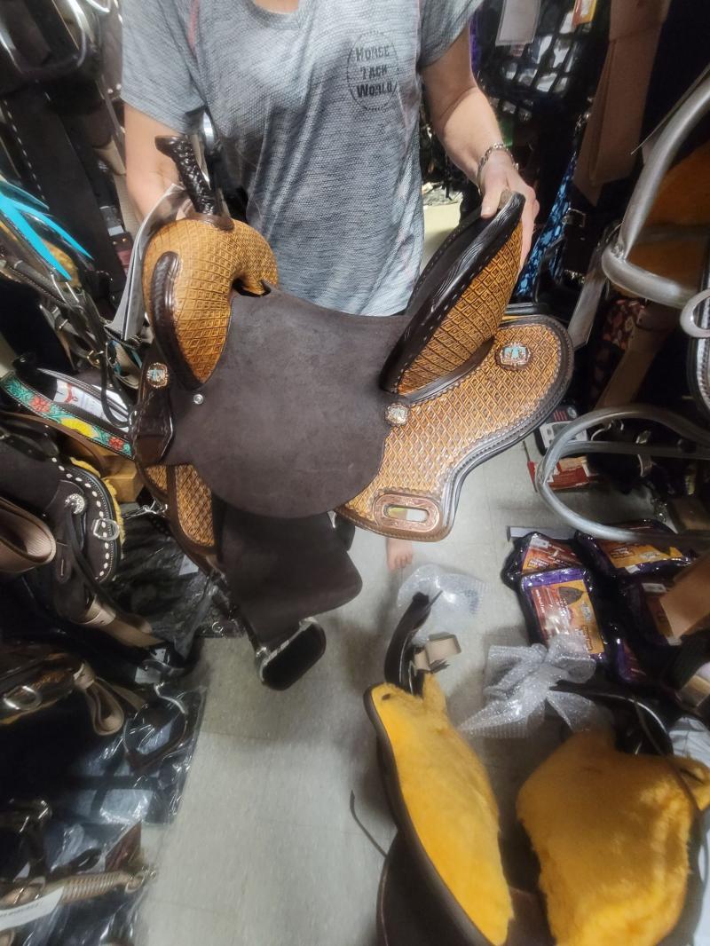 Horse Tack World *CIRCLE Y HORSE TACK WORLD (ROUND SWELL FLEX TREE