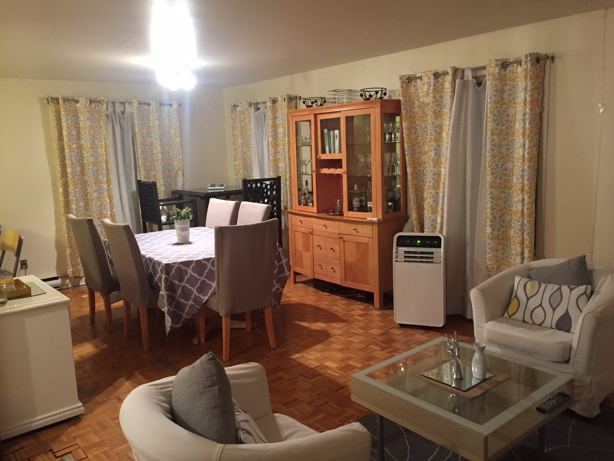 Private Room in Le Plateau Mont Royal, Montreal Hosts