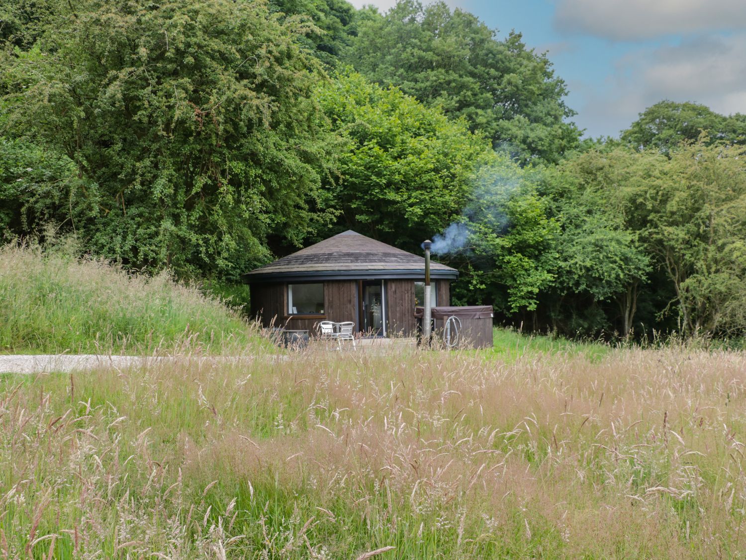 Moss Bank romantic hot tub roundhouse Yorkshire
