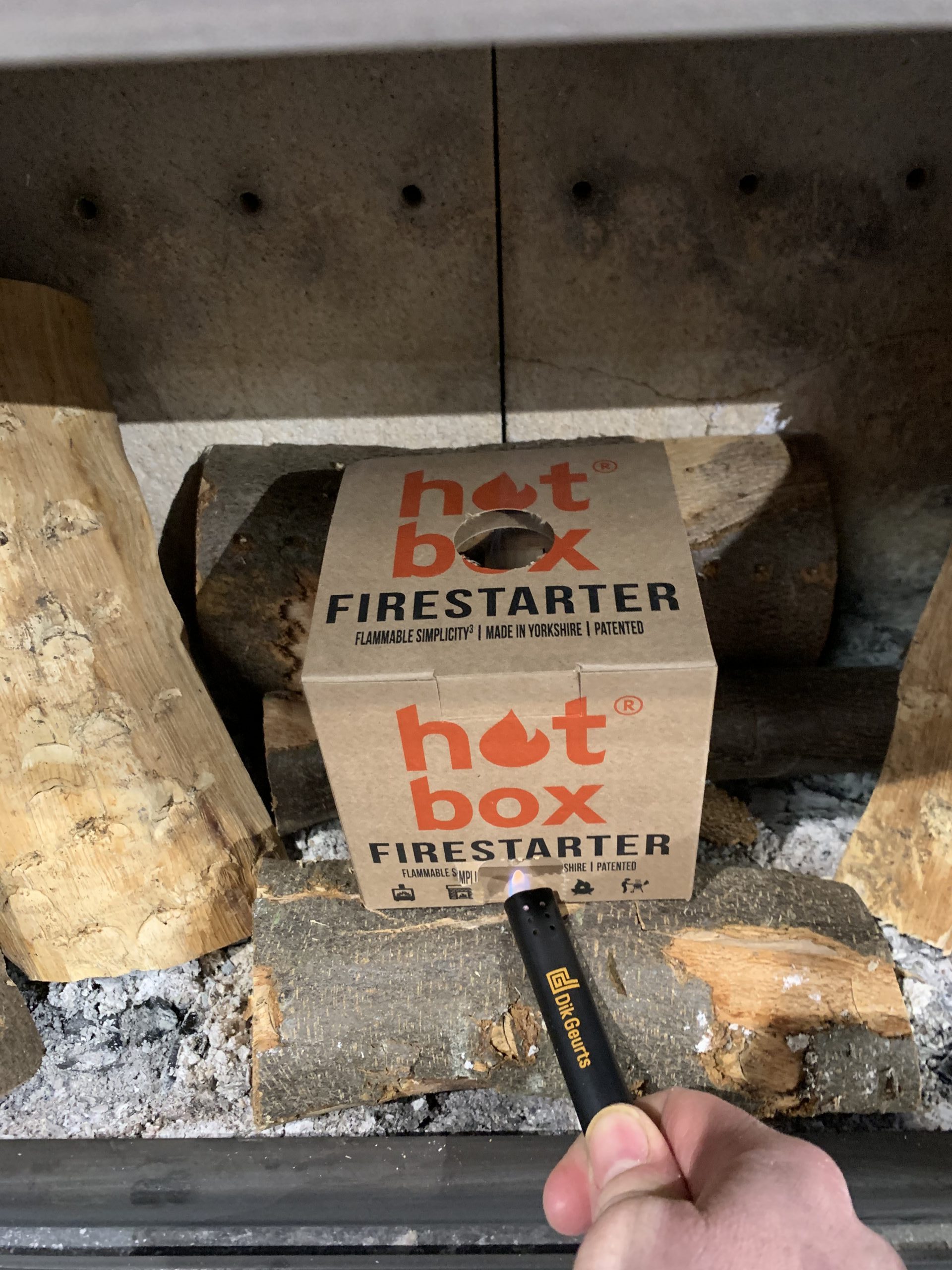 The best way to light a fire What fuel to burn Hot Box Firestarter