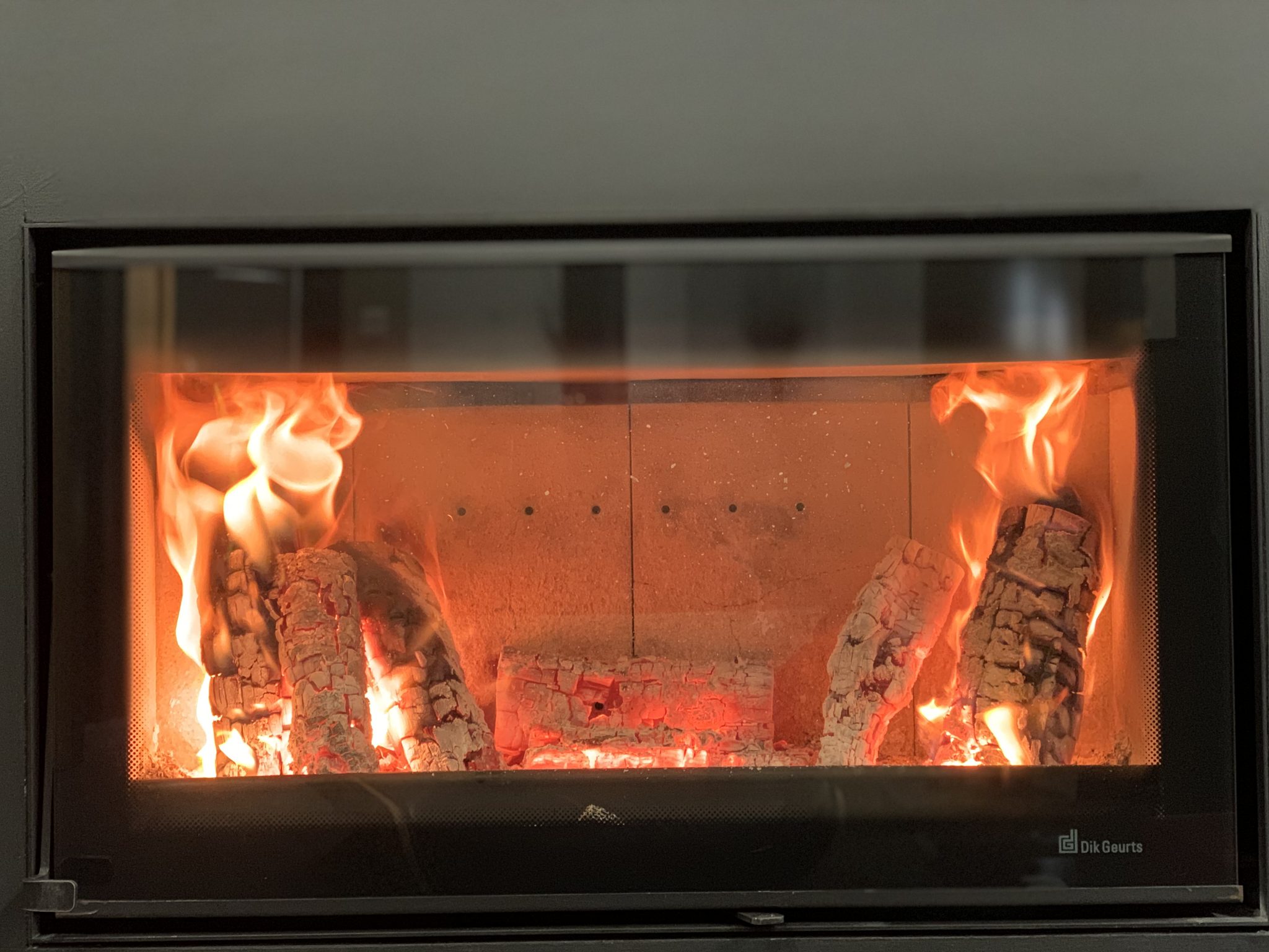 Building a fire Hot Box ® Firestarter have done it for you...