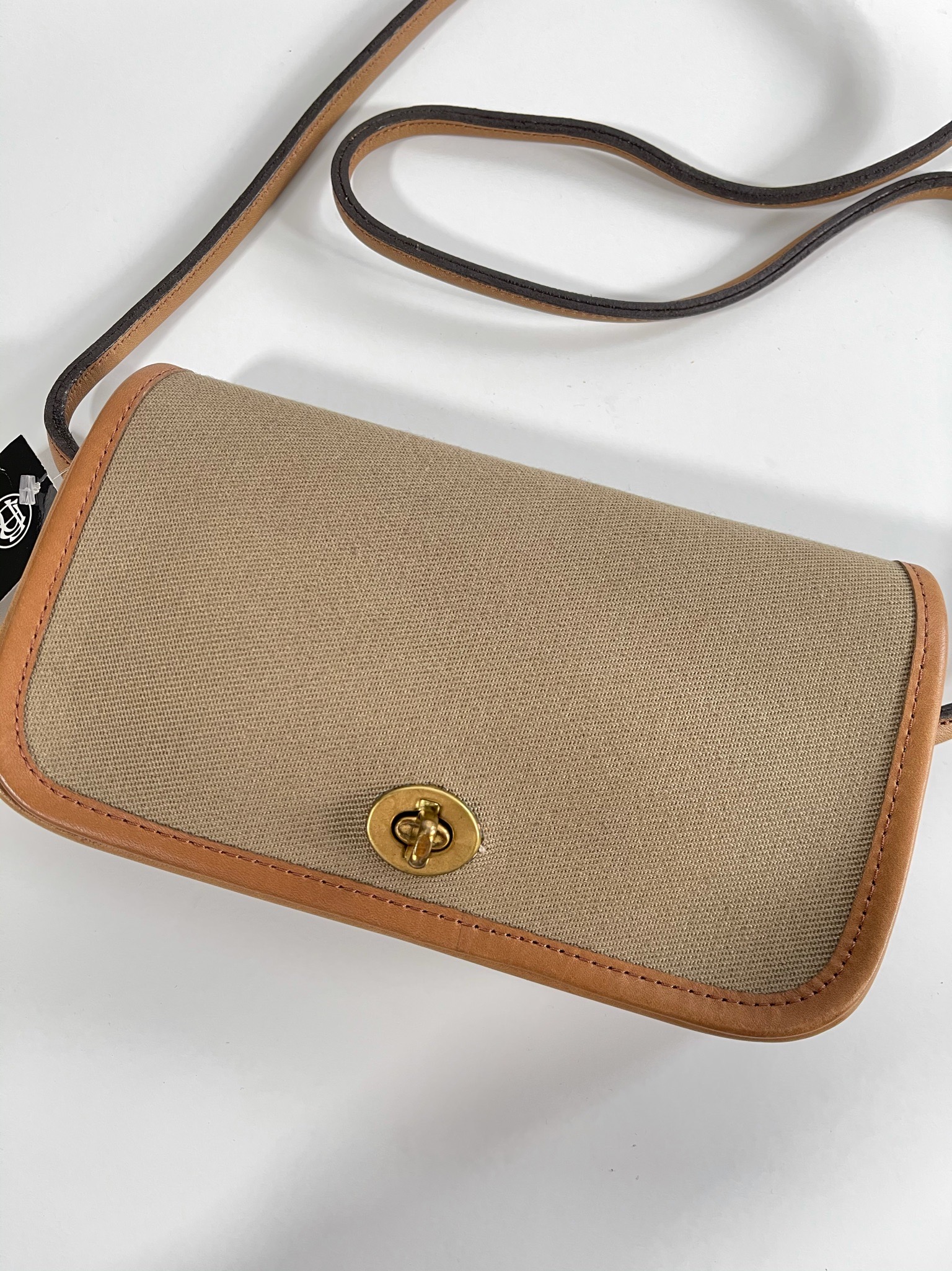 Arriba 45+ imagen vintage leather coach crossbody Abzlocal.mx